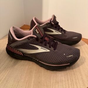 Brooks Adrenaline GTS 22 Women’s Running Shoes Gray Pink Size 8 B Medium Support